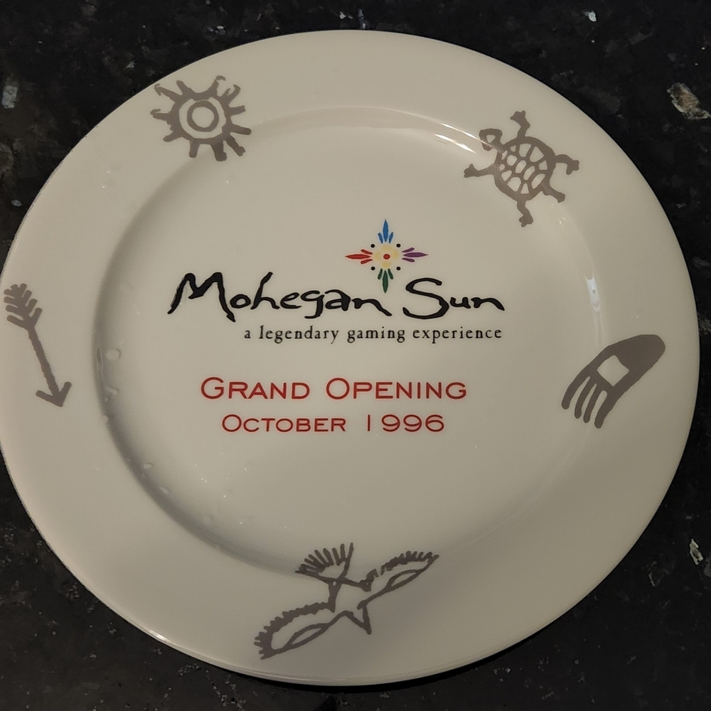 VINTAGE CASINO ADVERTISING MOHEGAN SUN GRAND OPENING DINNER PLATE